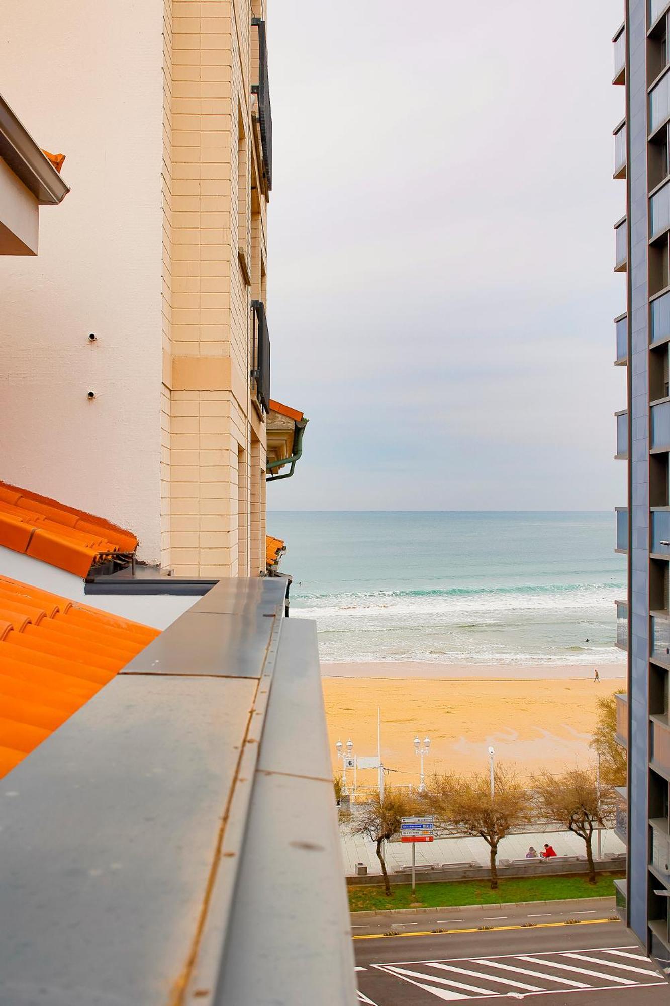 Atico Con Terraza En Playa De San Lorenzo Gijón Exteriér fotografie